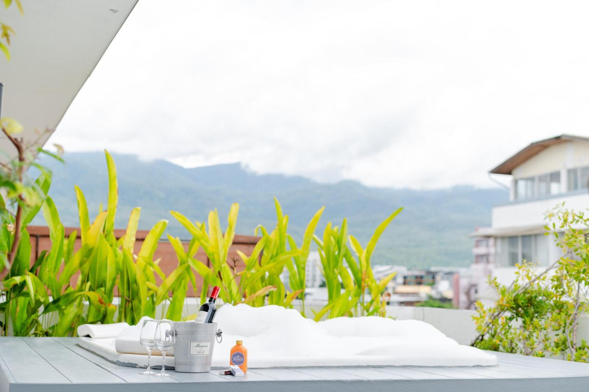 Tolani Nimman Villa Chiang Mai Exterior photo